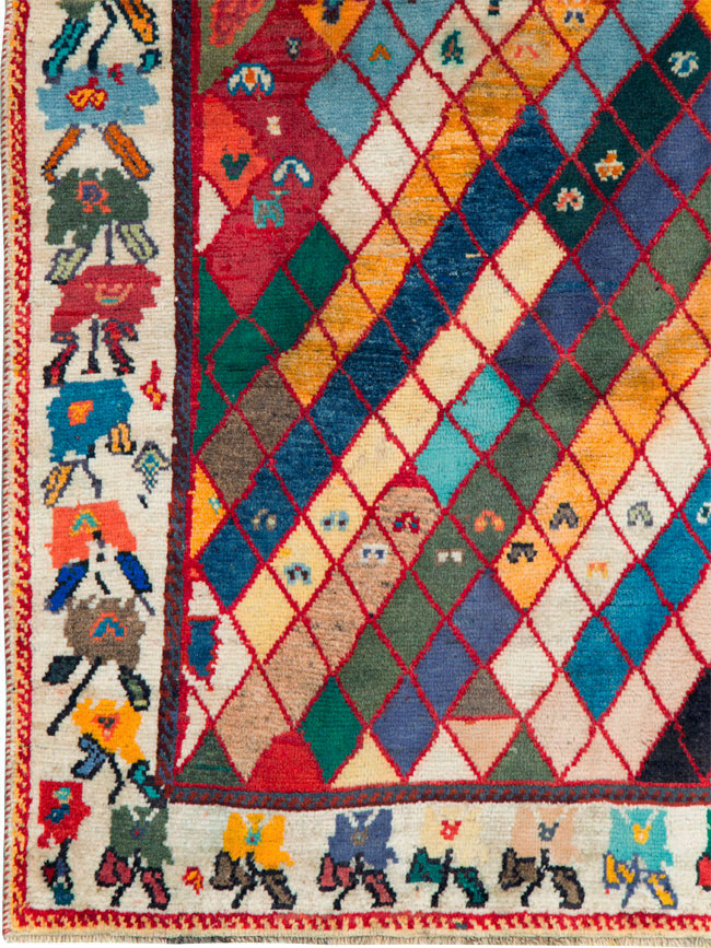 Vintage Persian Shiraz Rug, No.27077 - Gss