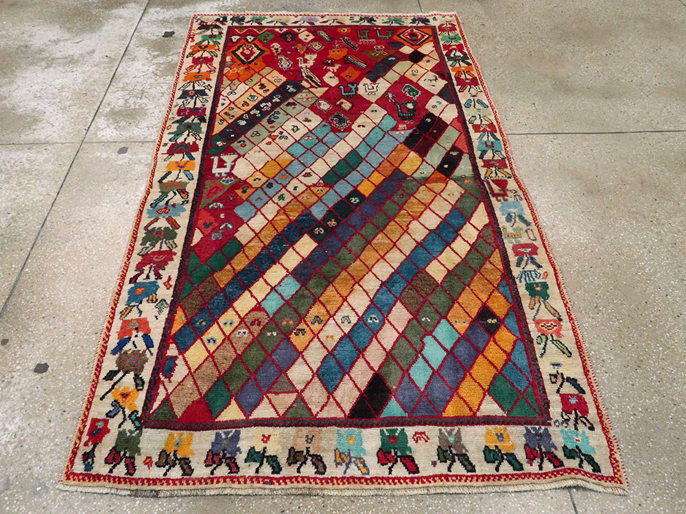 Vintage Persian Shiraz Rug, No.27077 - Gss