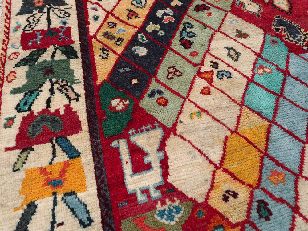 Vintage Persian Shiraz Rug, No.27077 - Gss