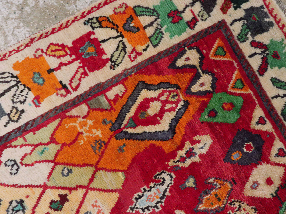 Vintage Persian Shiraz Rug, No.27077 - Gss