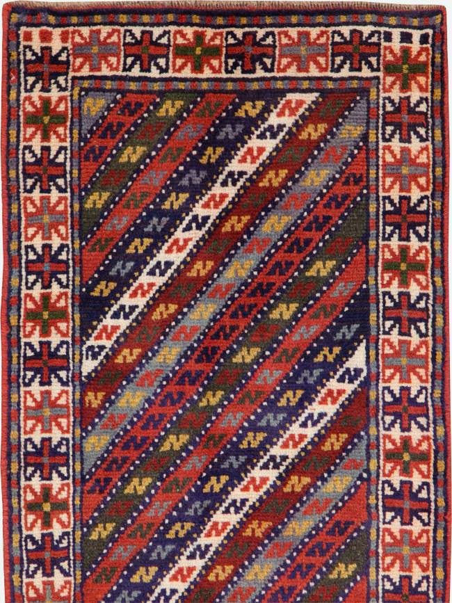 Vintage Persian Shiraz Small Runner, No.27109 - Gss