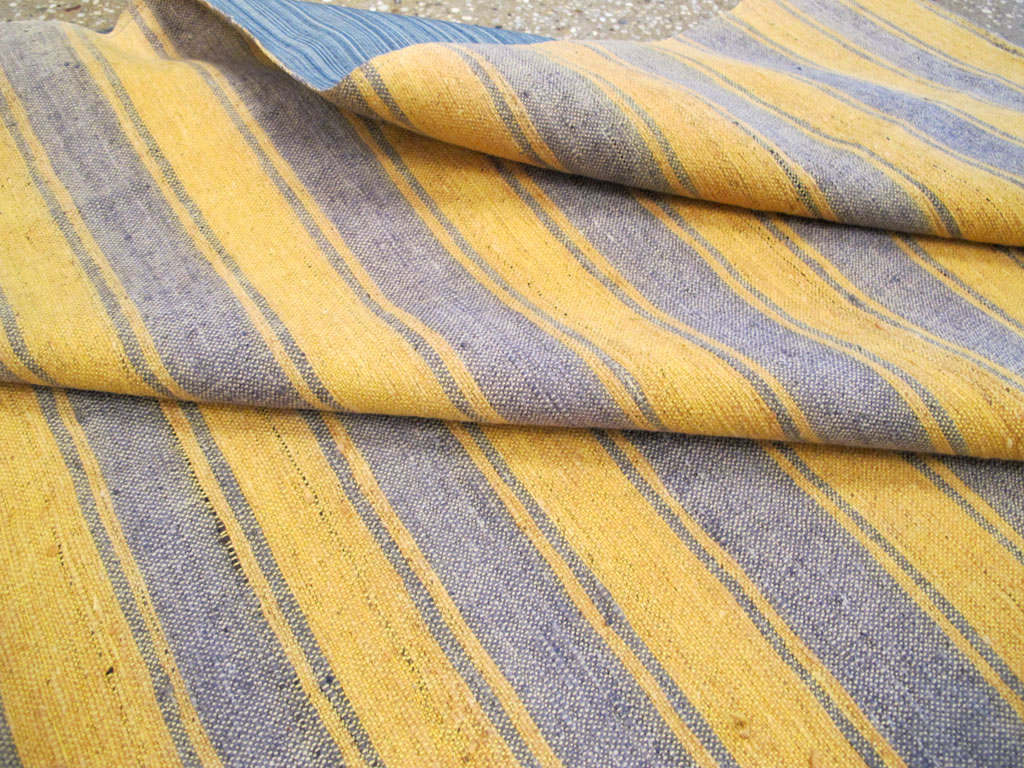 Vintage Turkish Flatweave Kilim Accent Rug, No.27173 - Gss