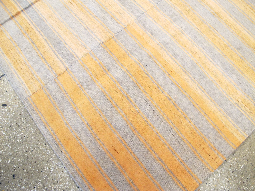 Vintage Turkish Flatweave Kilim Accent Rug, No.27275 - Gss