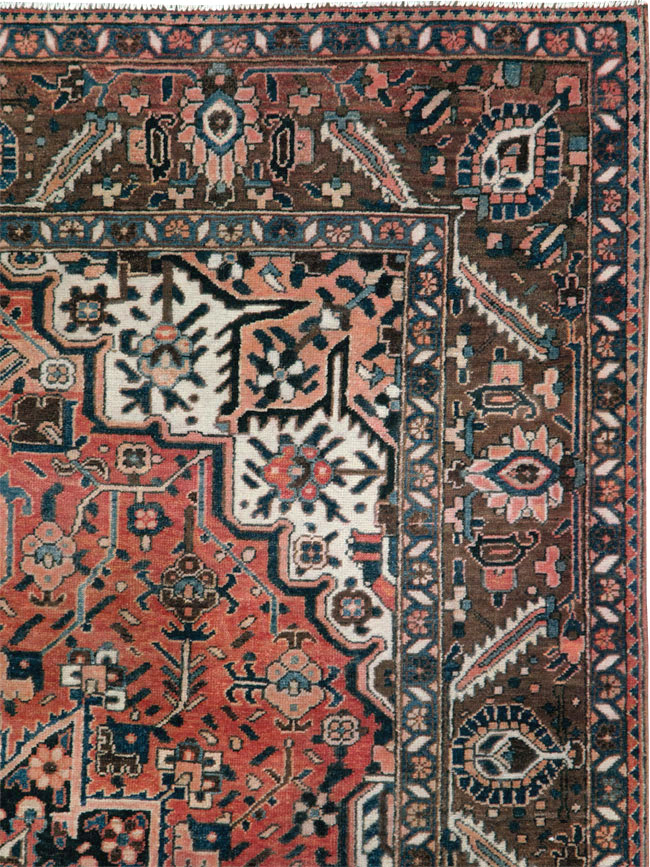 Vintage Persian Bakhtiari Accent Rug, No.27302 - Gss