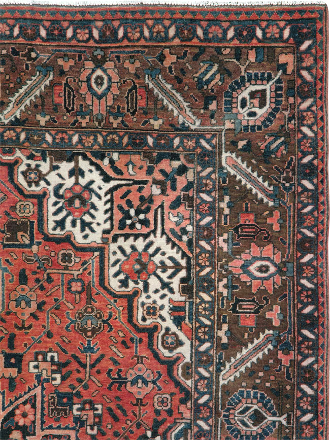 Vintage Persian Bakhtiari Accent Rug, No.27302 - Gss