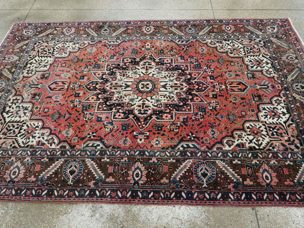 Vintage Persian Bakhtiari Accent Rug, No.27302 - Gss