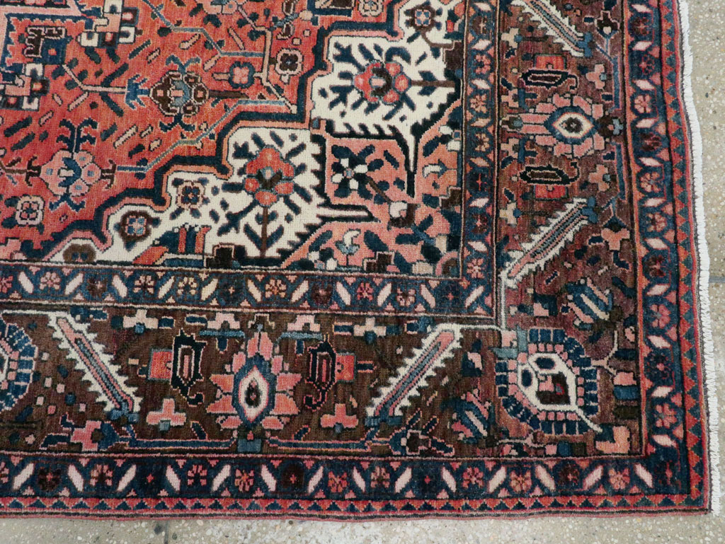 Vintage Persian Bakhtiari Accent Rug, No.27302 - Gss