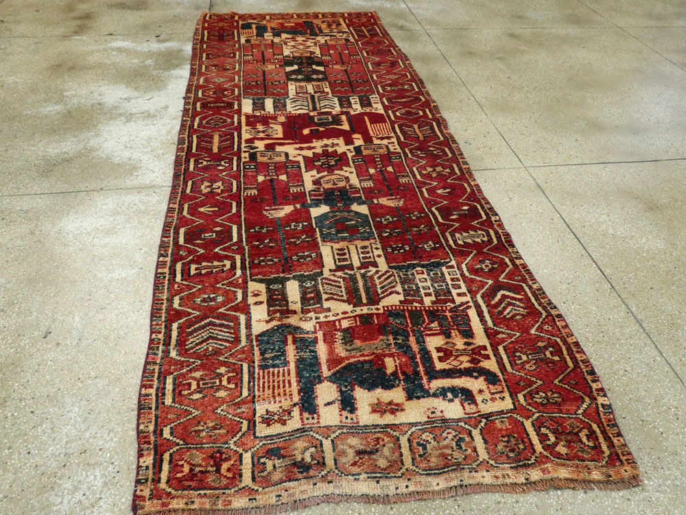 Vintage Persian Bakhtiari Pictorial Rug, No.27318 - Gss