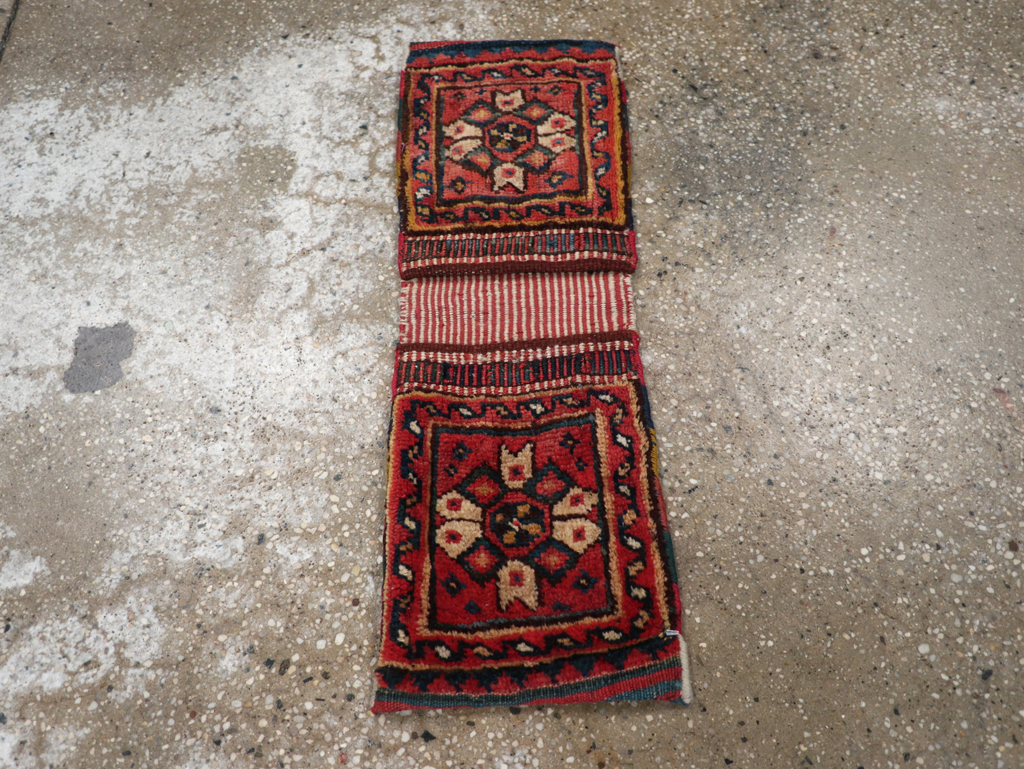 Vintage Persian Shiraz Rug, No.27349 - Gss