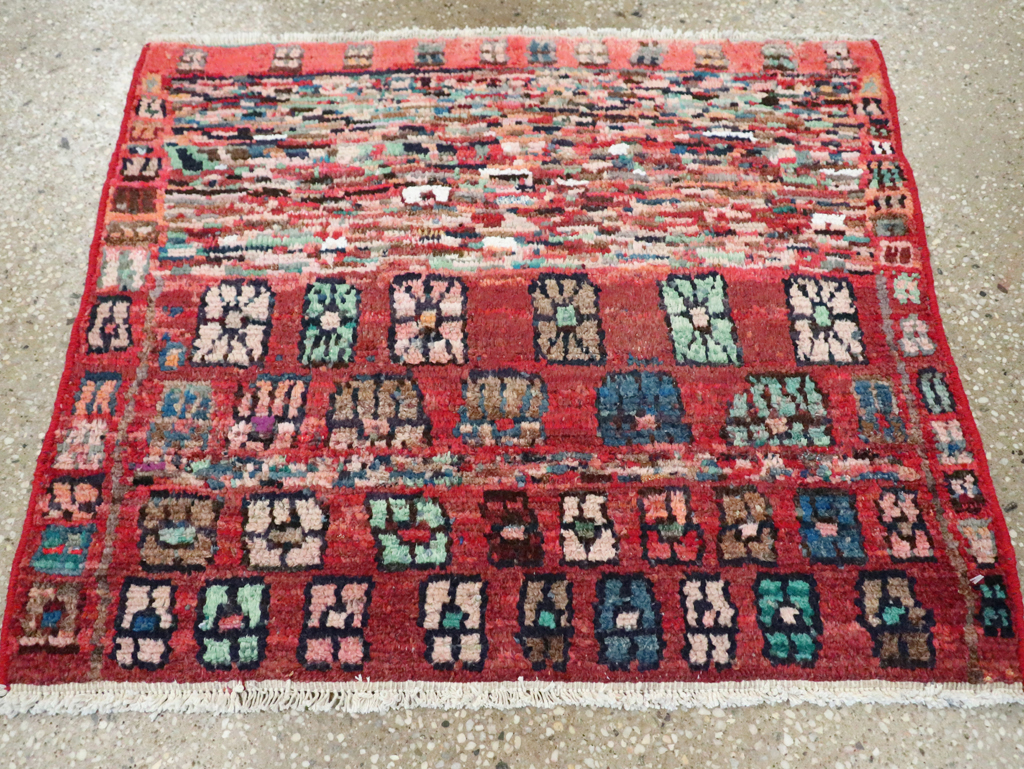 Vintage Persian Shiraz Rug, No.27391 - Gss