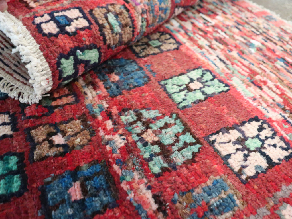 Vintage Persian Shiraz Rug, No.27391 - Gss