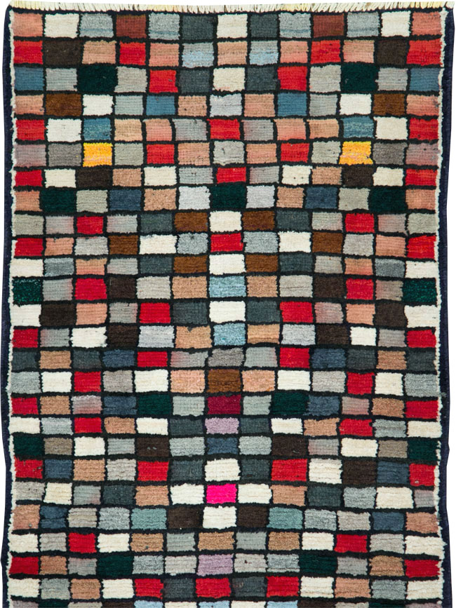 Vintage Persian Shiraz Rug, No.27395 - Gss