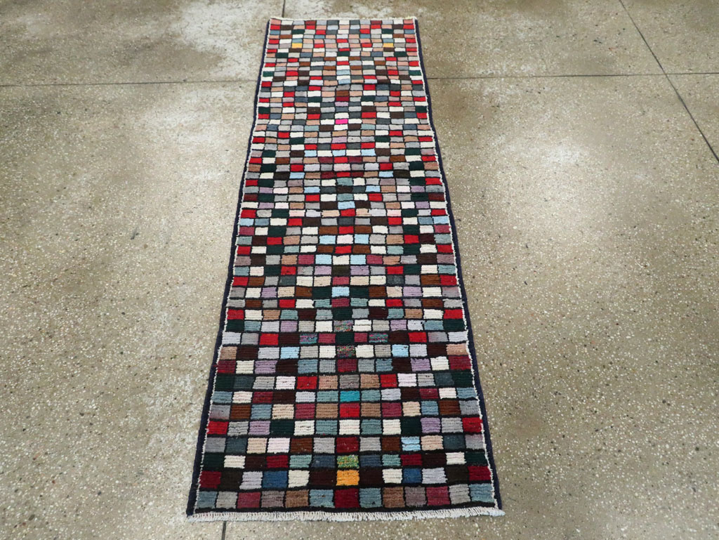 Vintage Persian Shiraz Rug, No.27395 - Gss