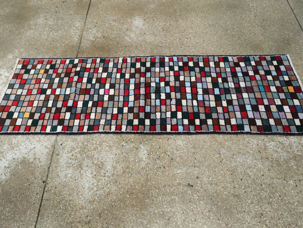 Vintage Persian Shiraz Rug, No.27395 - Gss
