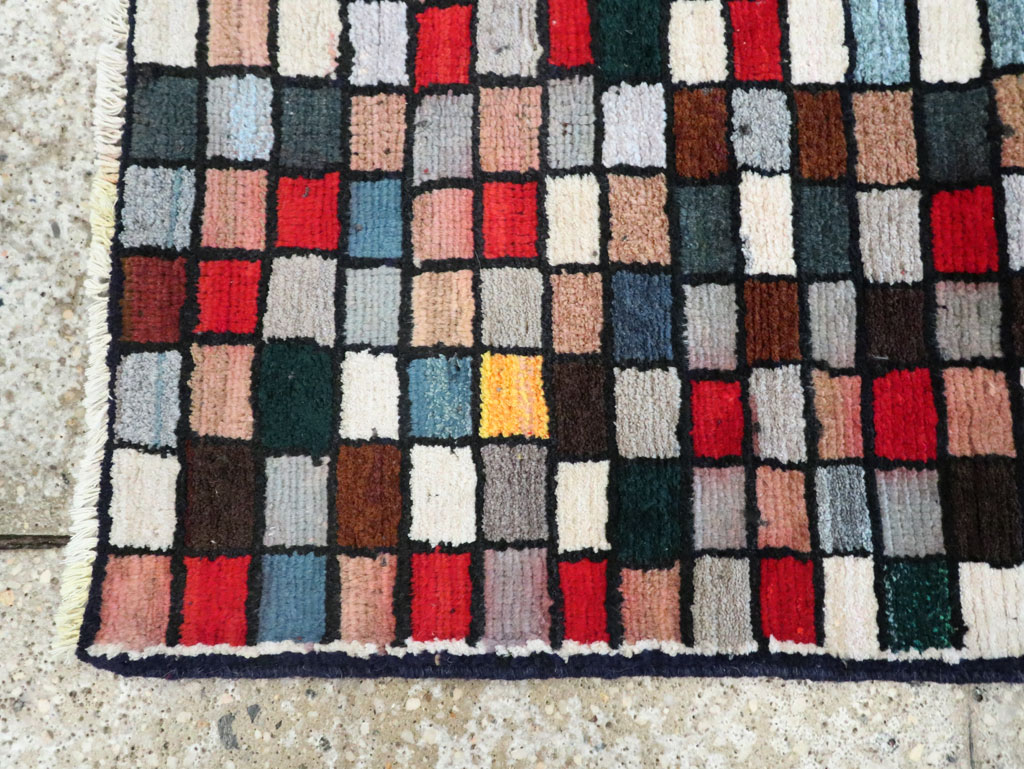 Vintage Persian Shiraz Rug, No.27395 - Gss