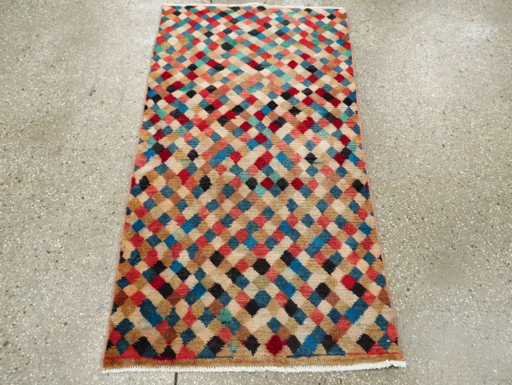 Vintage Persian Shiraz Rug, No.27423 - Gss