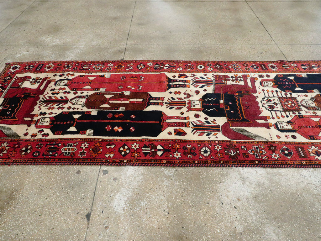 Vintage Pictorial Bakhtiari Rug, No.27784 - Gss