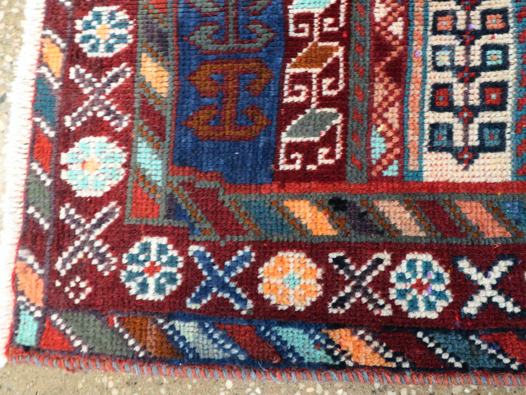 Vintage Persian Shiraz Rug, No.27875 - Gss