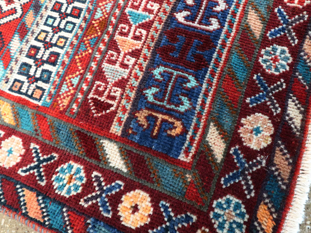 Vintage Persian Shiraz Rug, No.27875 - Gss