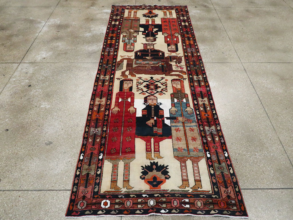 Vintage Persian Pictorial Bakhtiari Gallery Carpet, No.28005 - Gss