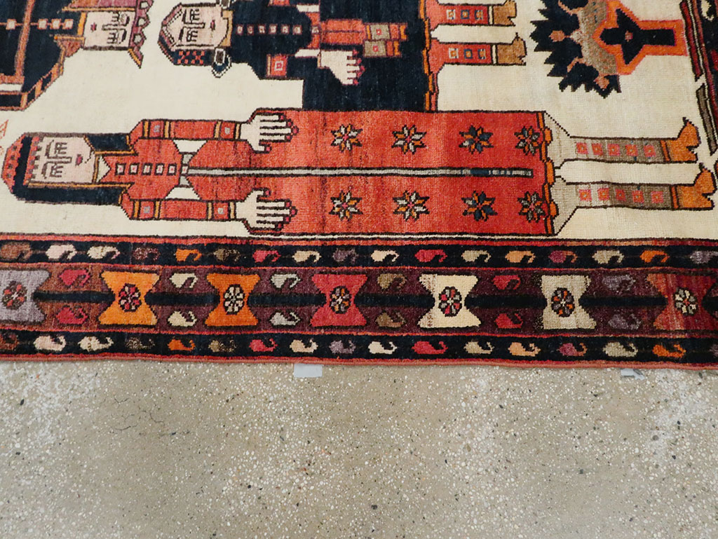 Vintage Persian Pictorial Bakhtiari Gallery Carpet, No.28005 - Gss