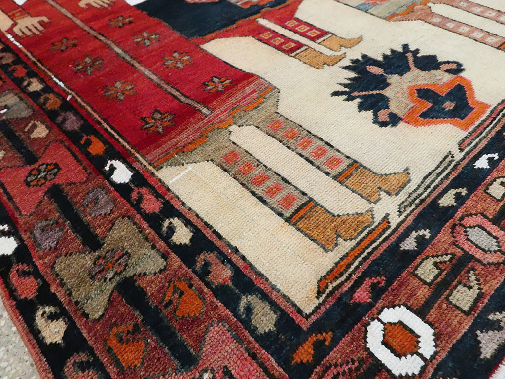 Vintage Persian Pictorial Bakhtiari Gallery Carpet, No.28005 - Gss