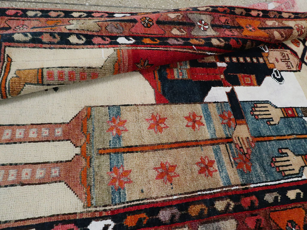 Vintage Persian Pictorial Bakhtiari Gallery Carpet, No.28005 - Gss