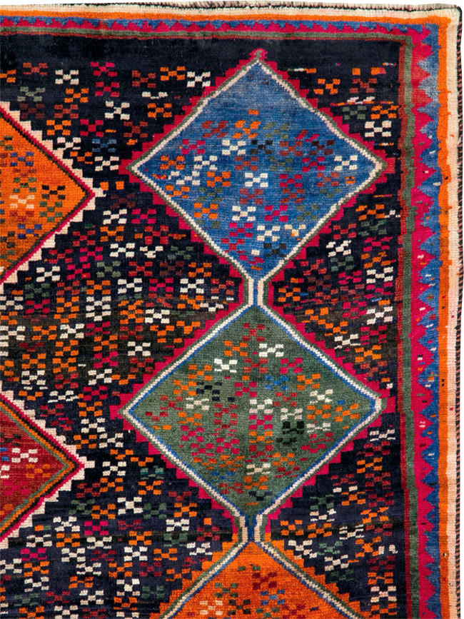 Vintage Persian Shiraz Accent Rug, No.28079 - Gss
