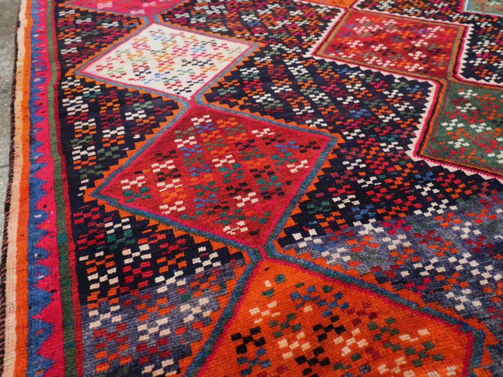 Vintage Persian Shiraz Accent Rug, No.28079 - Gss