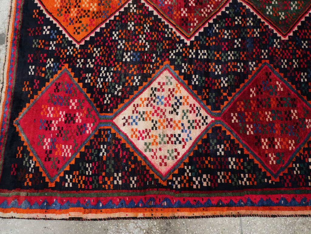 Vintage Persian Shiraz Accent Rug, No.28079 - Gss