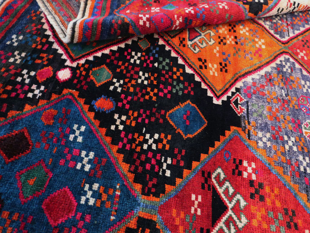 Vintage Persian Shiraz Accent Rug, No.28079 - Gss