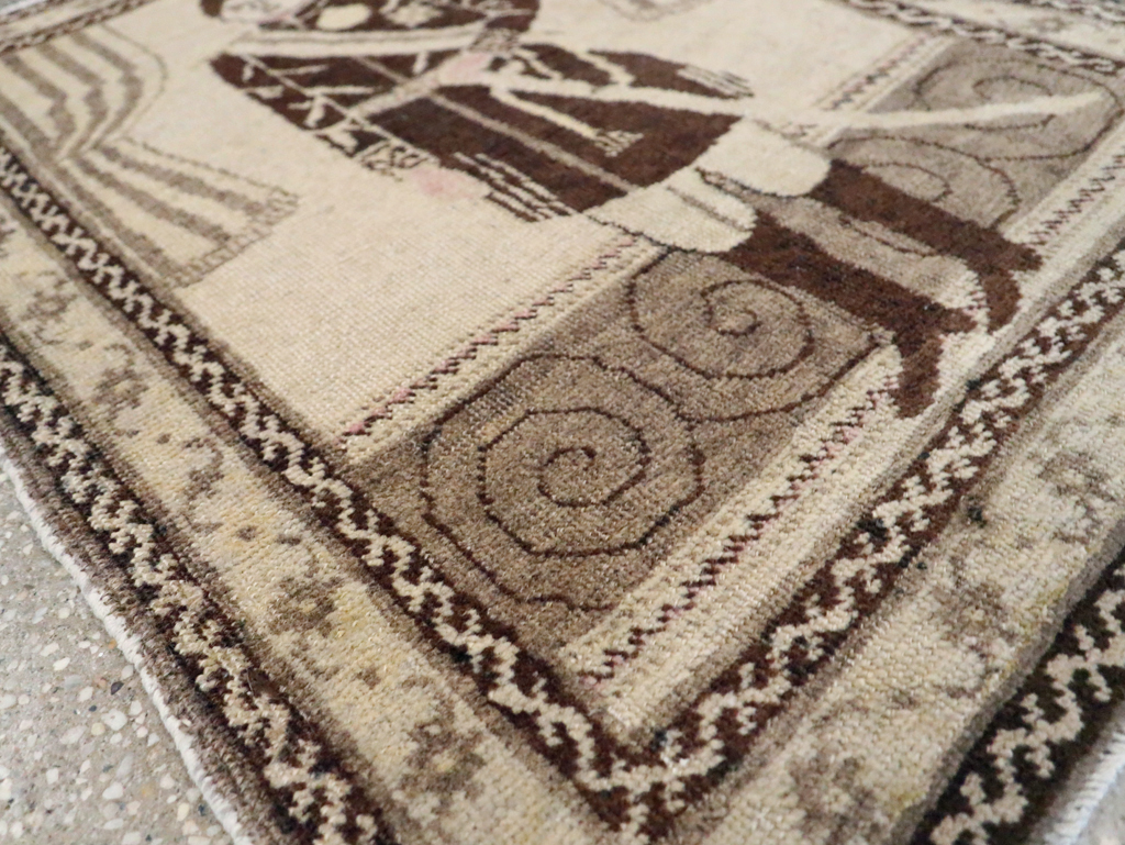 Vintage Persian Tabriz Pictorial Rug, No.28136 - Gss