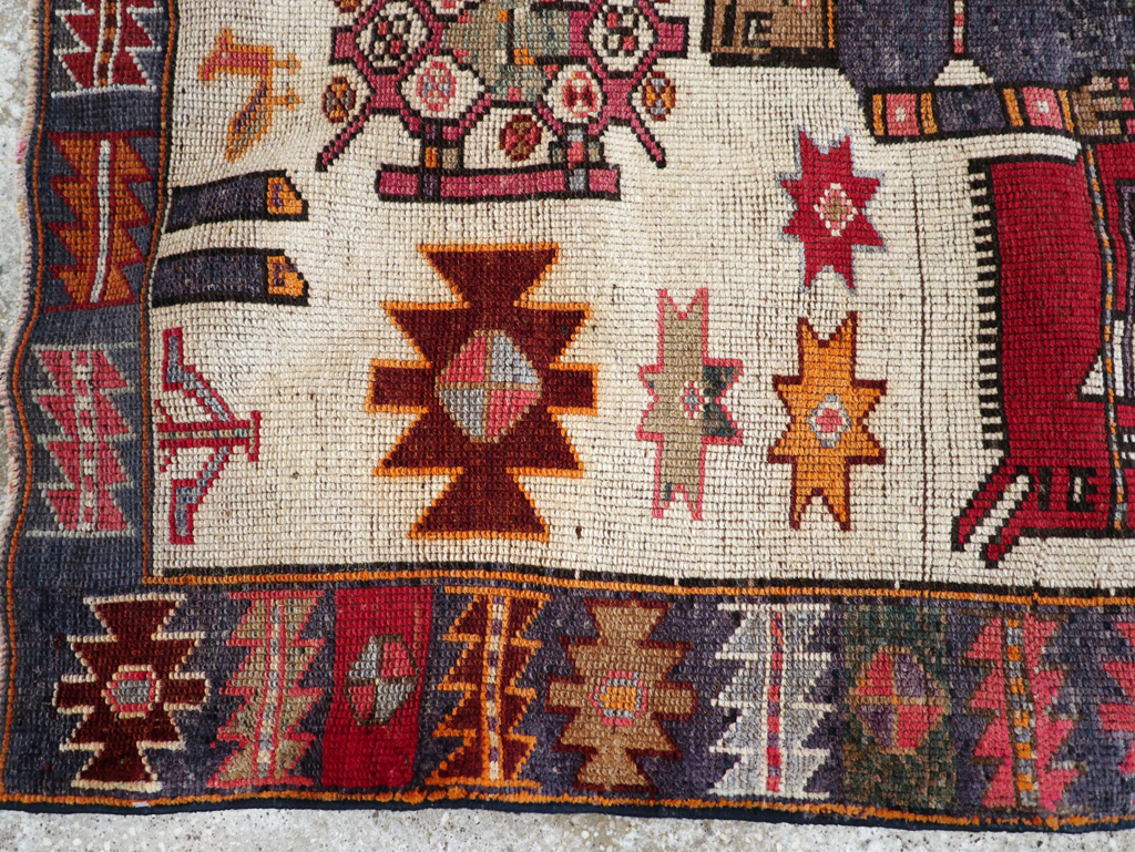 Vintage Persian Bakhtiari Rug, No.28361 - Gss