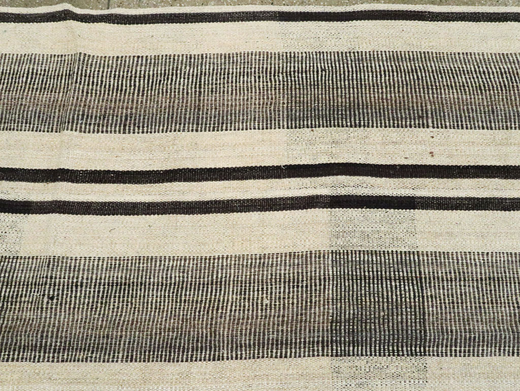 Vintage Persian Flatweave Kilim Room Size Carpet, No.28375 - Gss