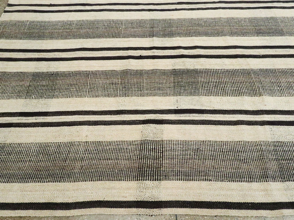 Vintage Persian Flatweave Kilim Room Size Carpet, No.28375 - Gss