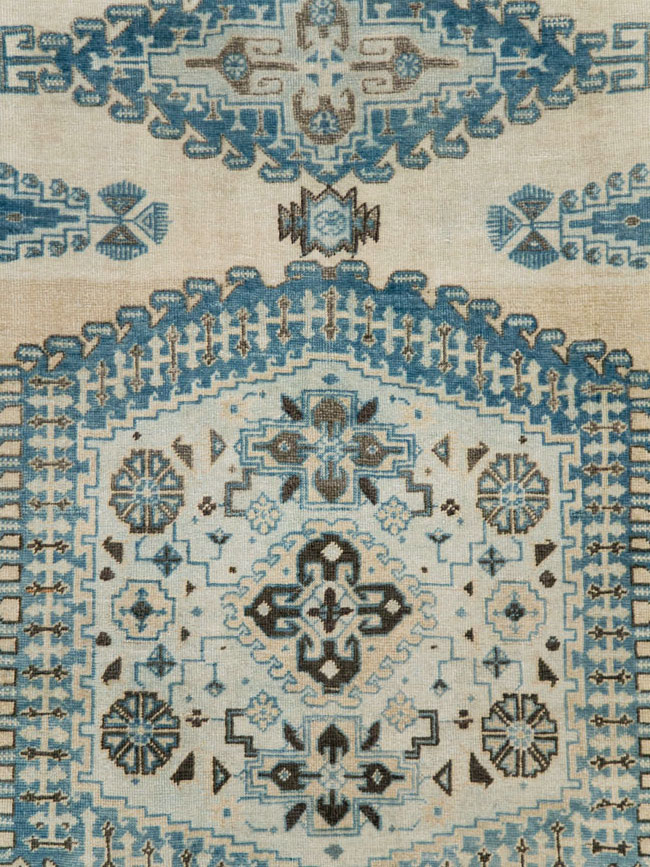 Vintage Persian Veece Accent Carpet, No.28843 - Gss