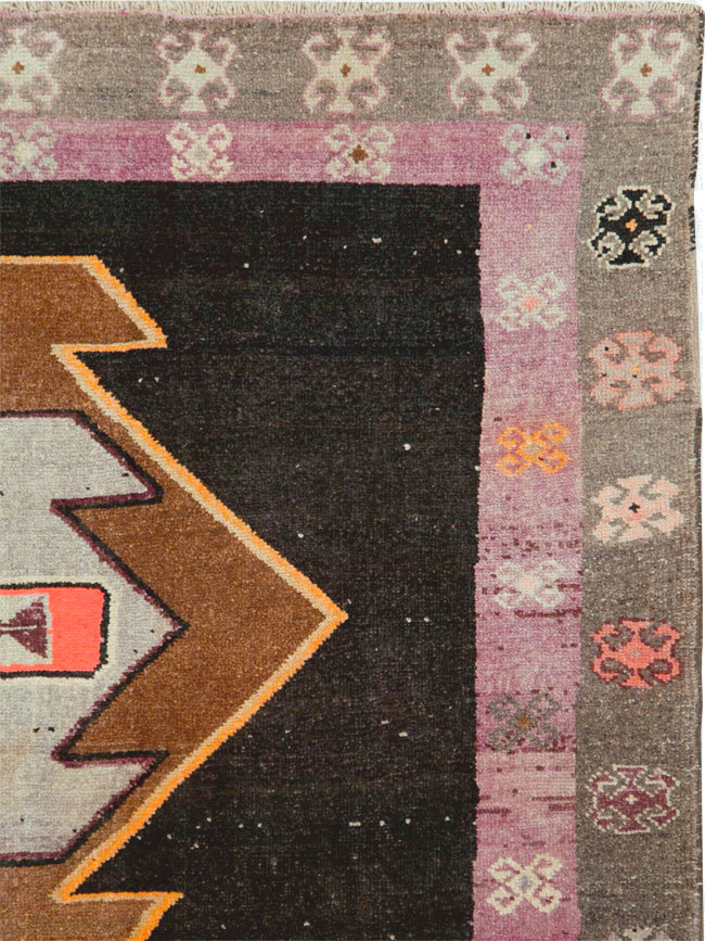 Vintage Turkish Anatolian Gallery Carpet, No.28907 - Gss