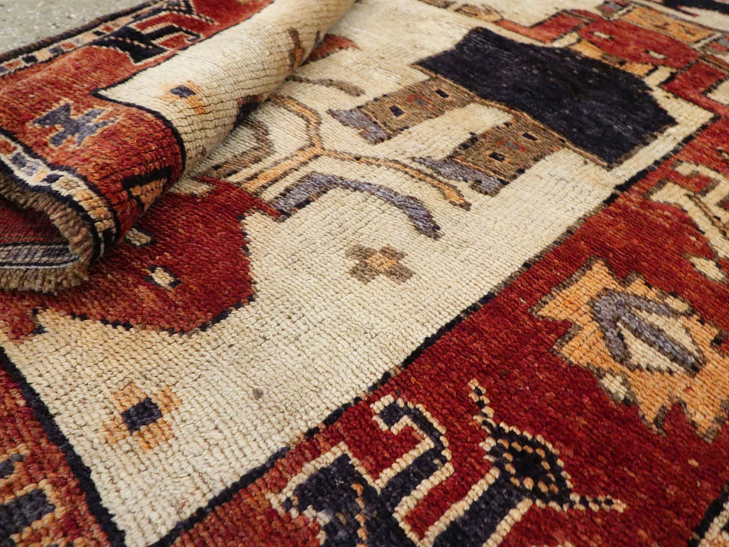 Vintage Persian Bakhtiari Pictorial Rug, No.29169 - Gss