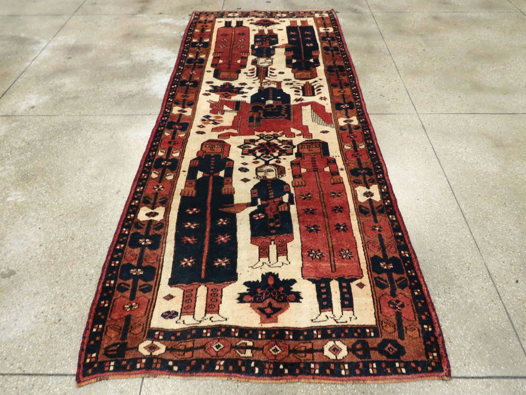 Vintage Persian Bakhtiari Pictorial Rug, No.29172 - Gss