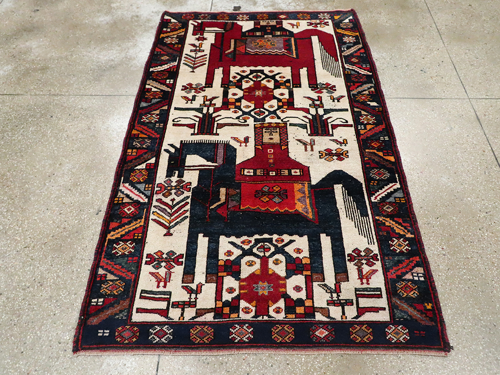 Vintage Persian Pictorial Bakhtiari Accent Rug, No.29173 - Gss