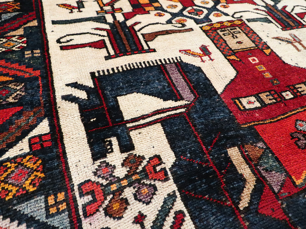 Vintage Persian Pictorial Bakhtiari Accent Rug, No.29173 - Gss