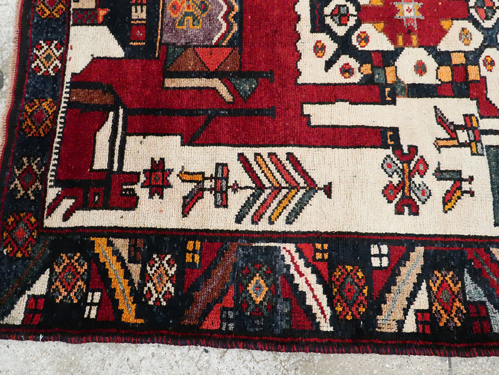 Vintage Persian Pictorial Bakhtiari Accent Rug, No.29173 - Gss