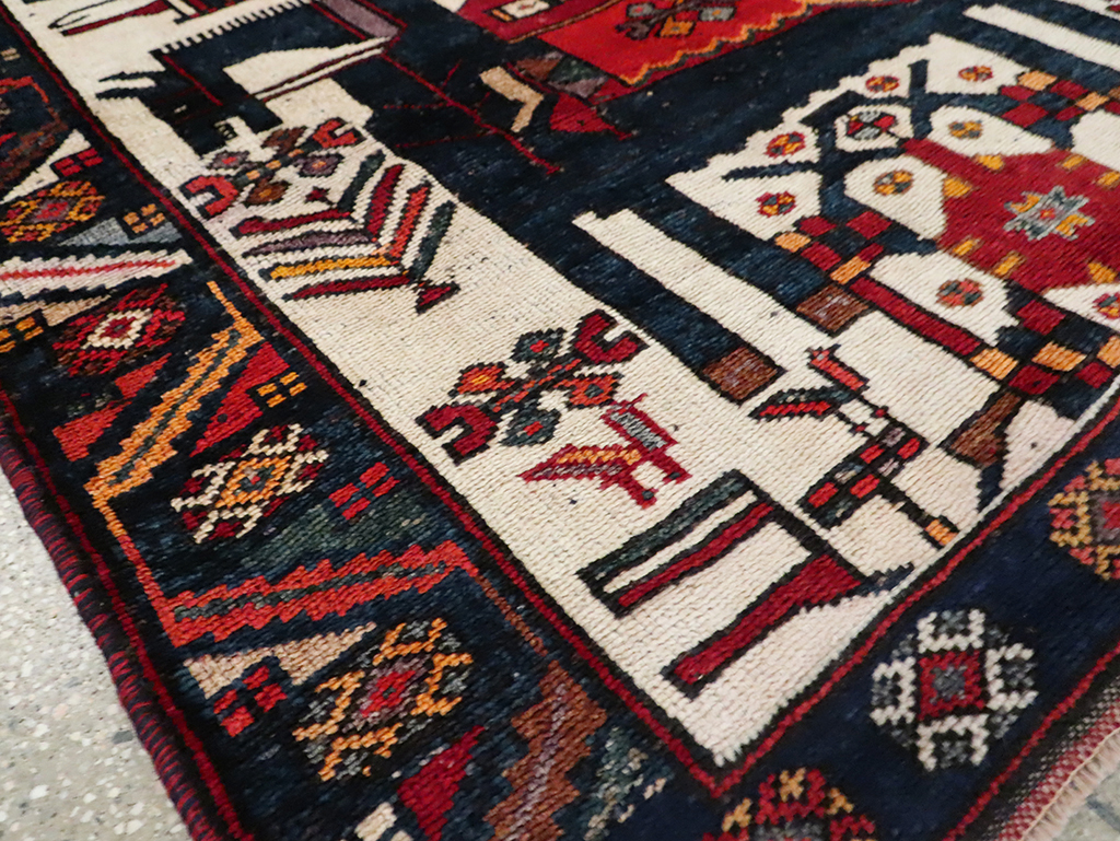 Vintage Persian Pictorial Bakhtiari Accent Rug, No.29173 - Gss