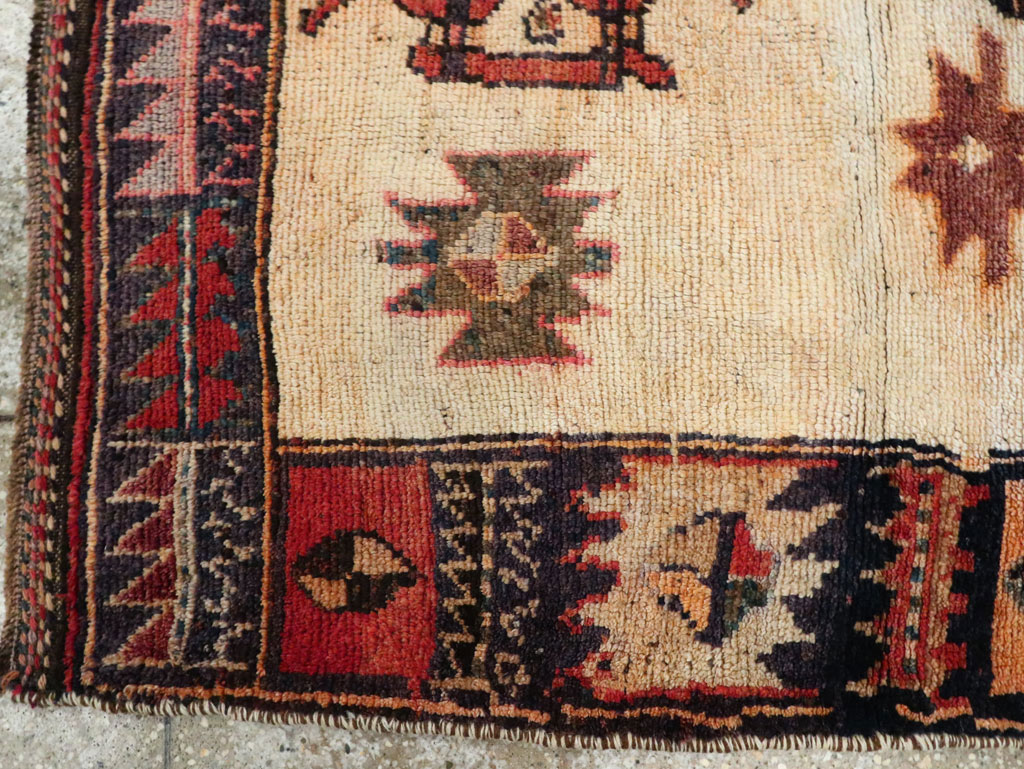Vintage Persian Pictorial Bakhtiari Rug, No.29175 - Gss