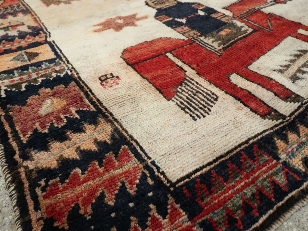 Vintage Persian Pictorial Bakhtiari Rug, No.29175 - Gss