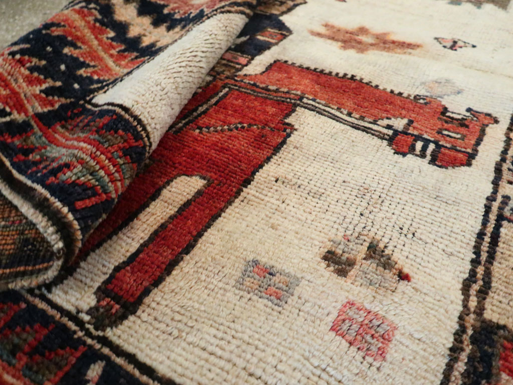 Vintage Persian Pictorial Bakhtiari Rug, No.29175 - Gss