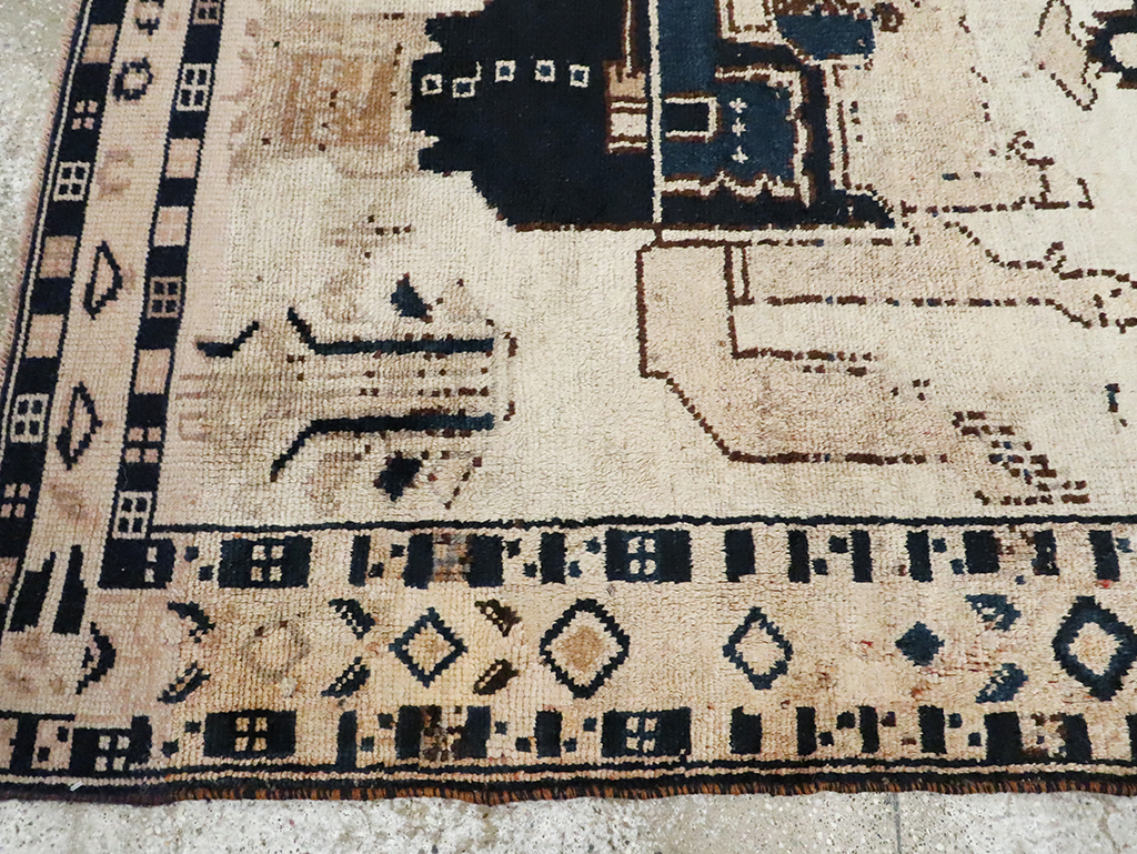 Vintage Persian Bakhtiari Pictorial Rug, No.29177 - Gss