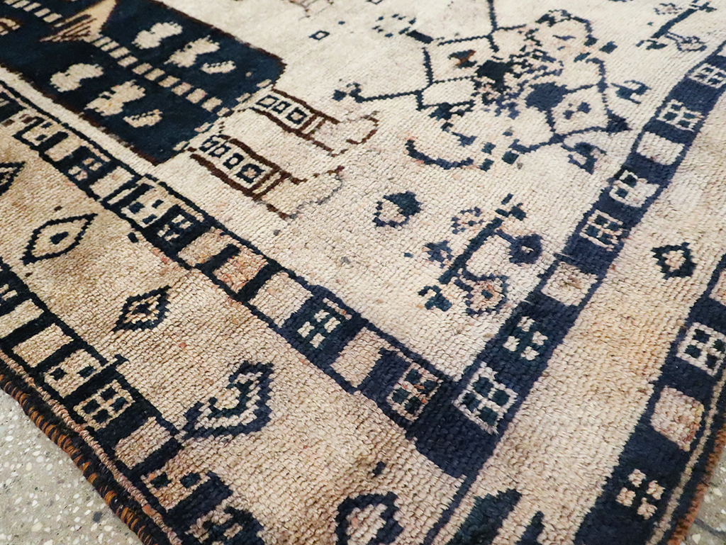 Vintage Persian Bakhtiari Pictorial Rug, No.29177 - Gss