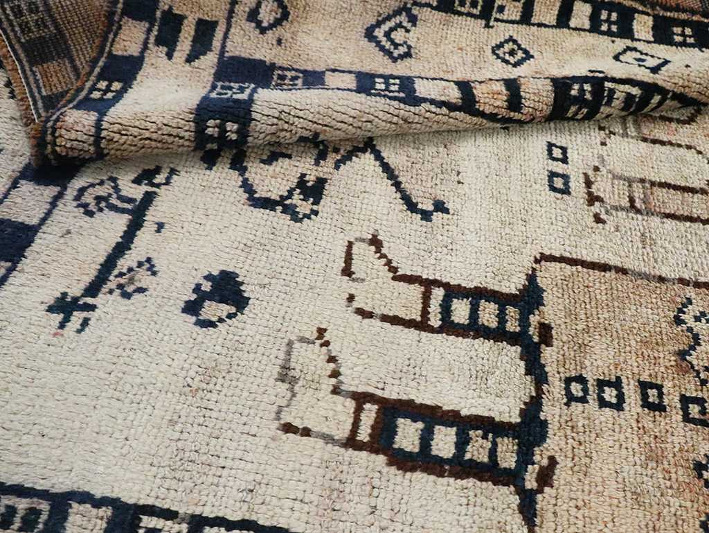 Vintage Persian Bakhtiari Pictorial Rug, No.29177 - Gss