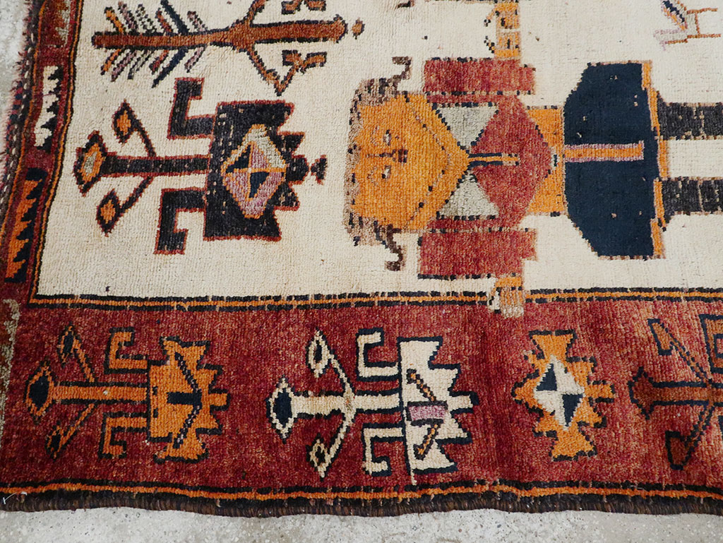 Vintage Persian Bakhtiari Pictorial Accent Rug, No.29181 - Gss